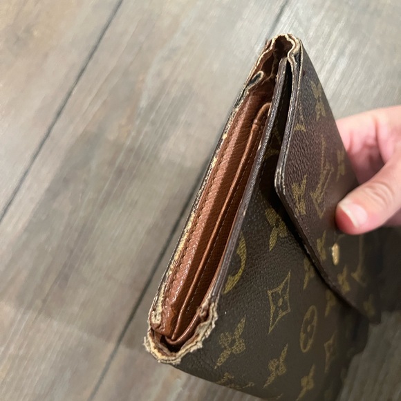 Louis Vuitton Trifold Wallet - Picture 14 of 17